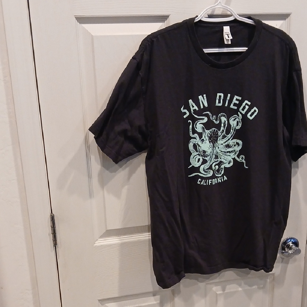5/25 San Diego Graphic Tee in Black